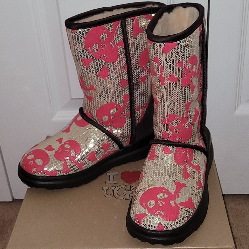 🎉💜HP💜🎉I❤UGG W I Heart Kisses Short 5